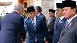 Sekretaris Kabinet Respons Seskab Teddy soal Rumor Pergantian KapolriTeddy menegaskan bahwa isu ini hanya merupakan rumor belaka dan tidak berdasar